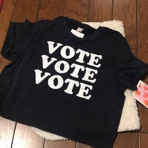 VOTE. Crop Top💕.     Size large